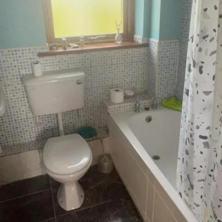 North 2-bed House Sleeps 4 * Dublino